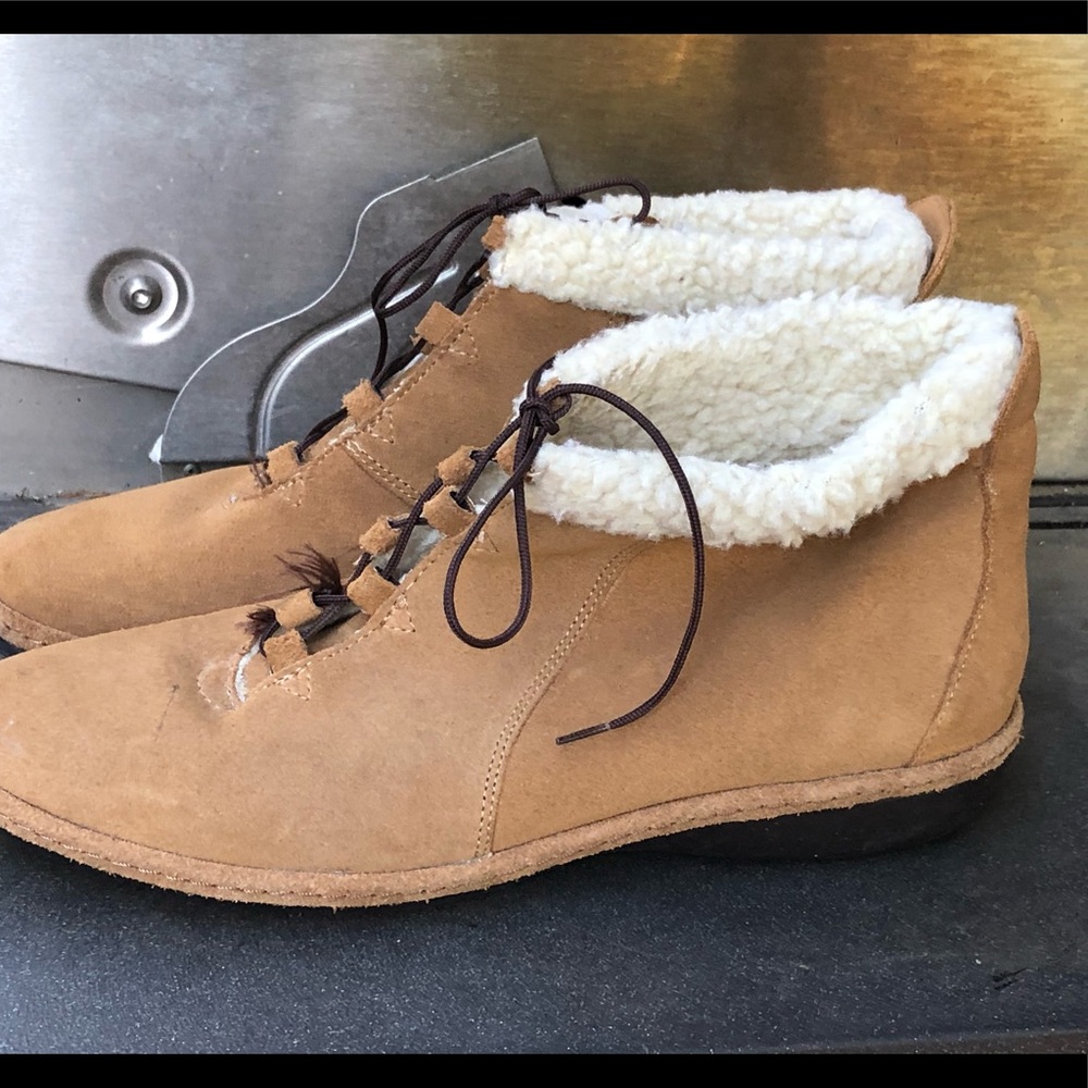 Lands End Women’s Brown Faux Fur Boots Size 10B